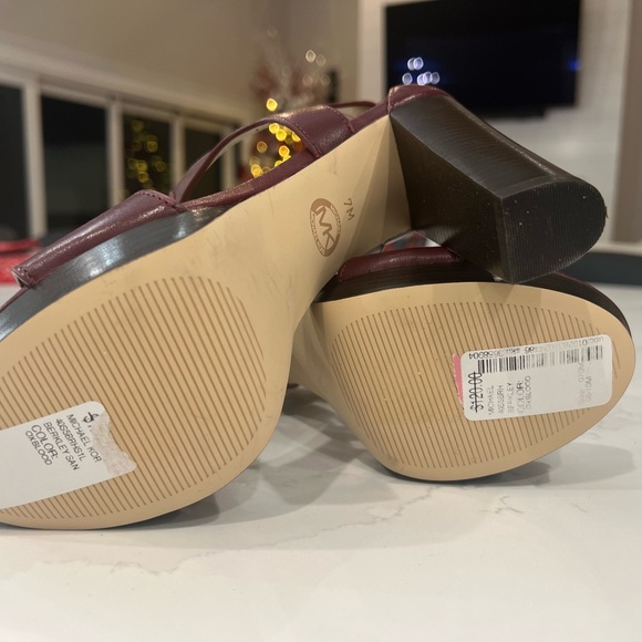 MK Berkley Heel- New and never worn in a non smoking home. - Picture 5 of 5